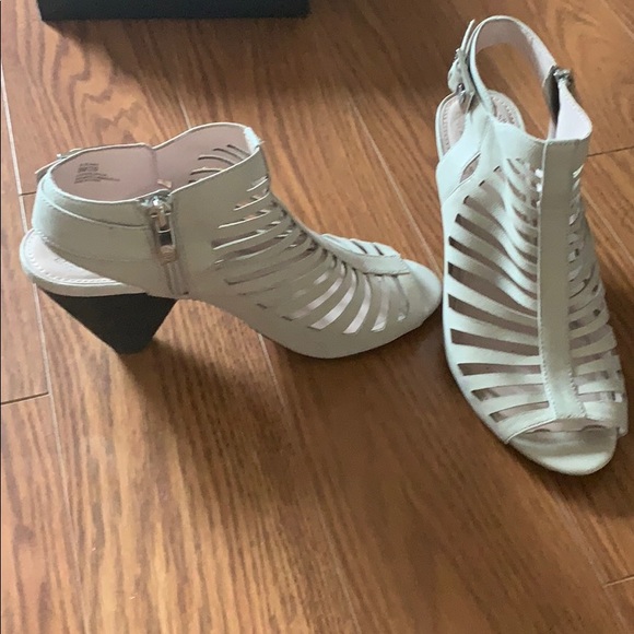 Shoes - Picture 4 of 4